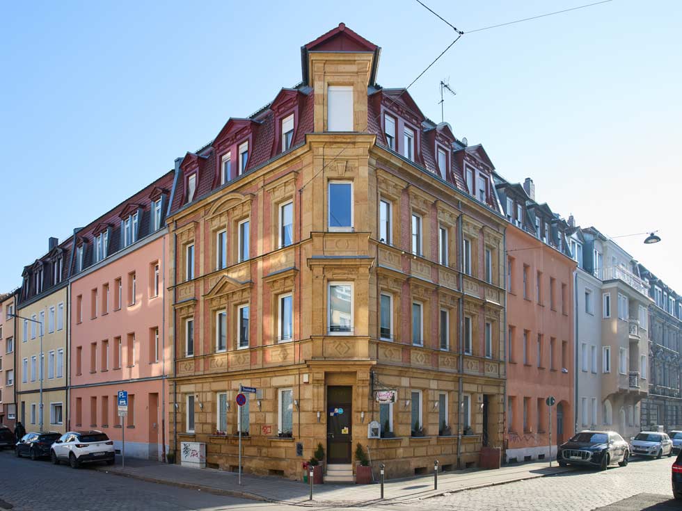 Troststraße 1, Nürnberg, mehrstöckiges Wohngebäude mit Sandsteinfassade
